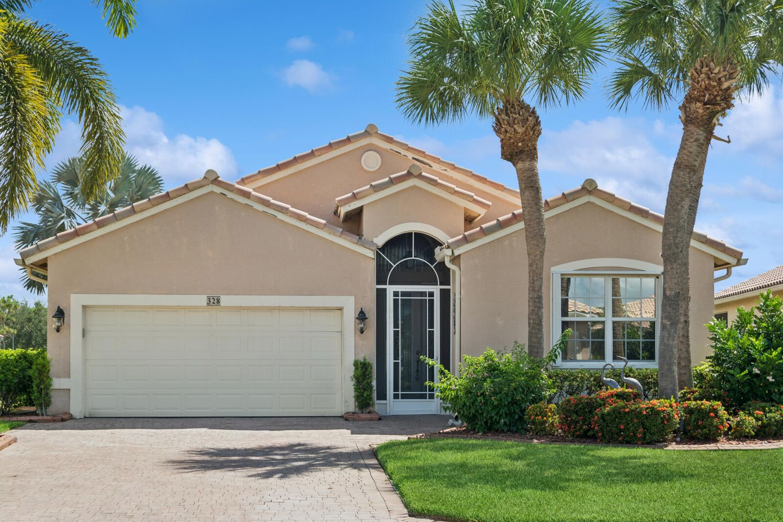 Property Photo: 328 NW Shoreline Circle FL 34986