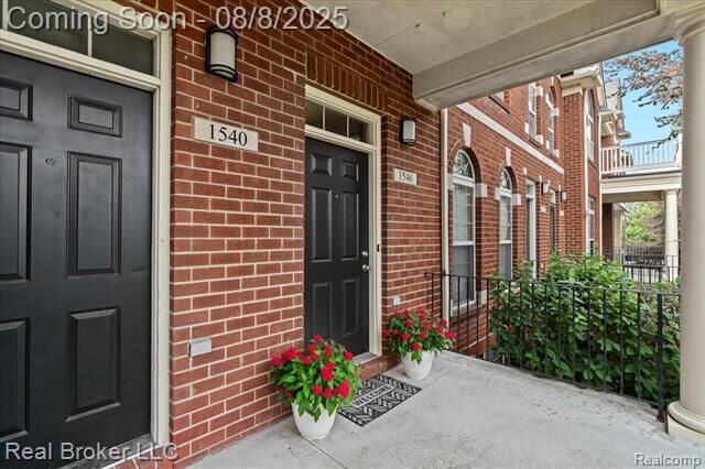 Property Photo:  1546 Devon Lane  MI 48084 