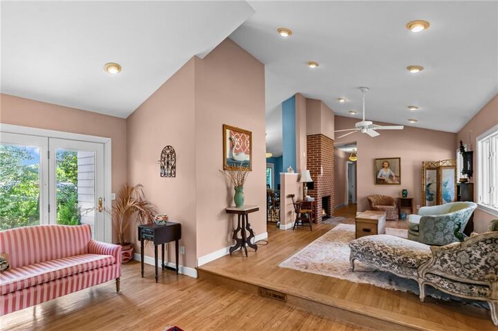 72 Highland Avenue  Barrington RI 02806 photo