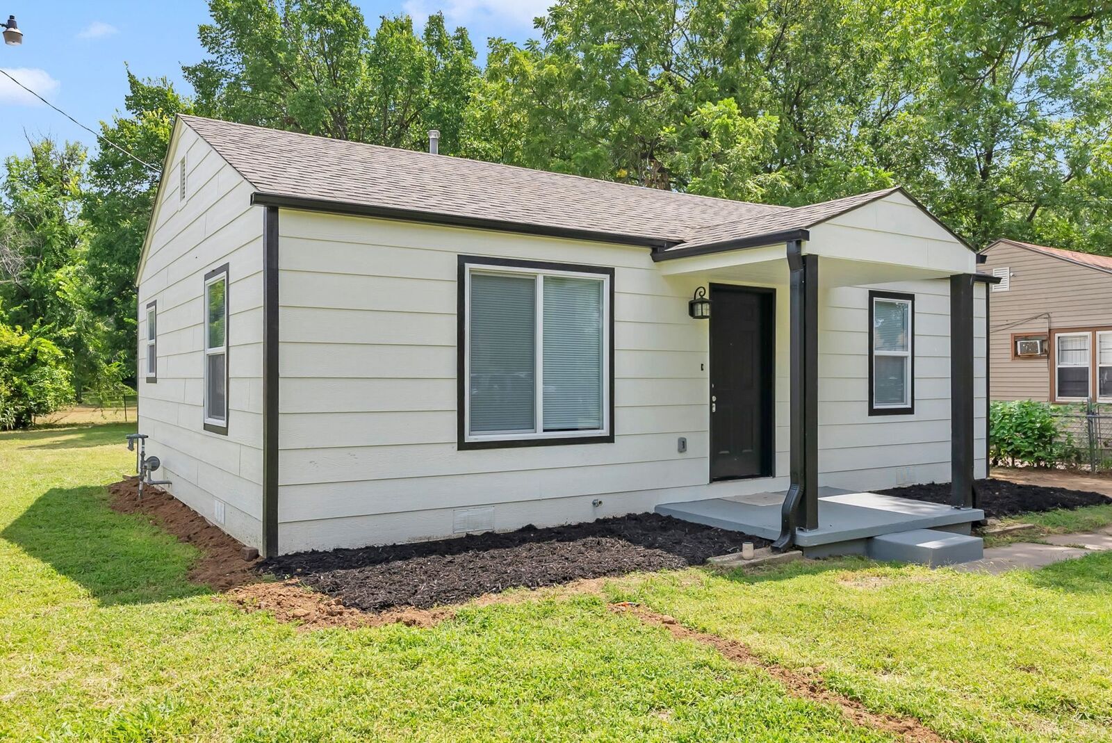 Property Photo:  1144 N Minneapolis Ave  KS 67214 