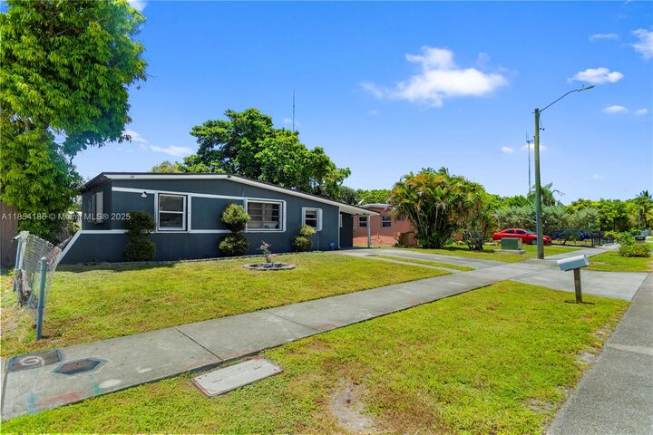 Property Photo: 3760 SW 47th Ave FL 33023