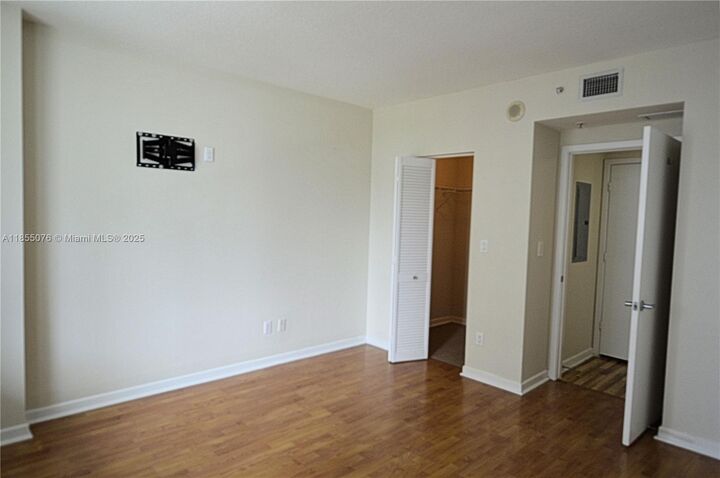 Property Photo:  335 S Biscayne Blvd 1904  FL 33131 
