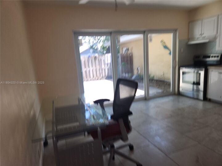 Property Photo:  212 SW 13th St  FL 33004 
