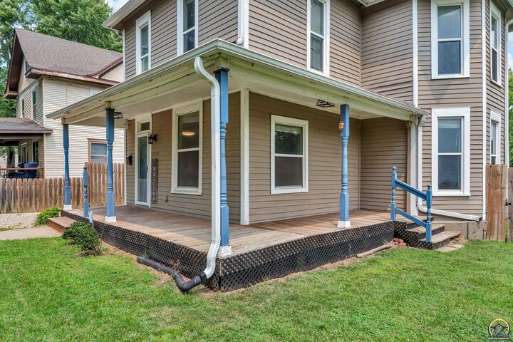 Property Photo: 2058 SW Buchanan St KS 66604