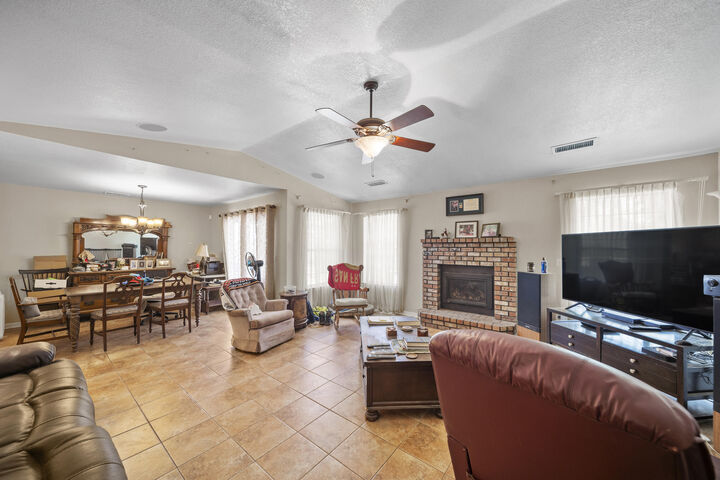 Property Photo: 2725 Howard Drive CA 96001