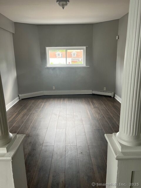 Property Photo:  118 East Farm Street 1  CT 06704 