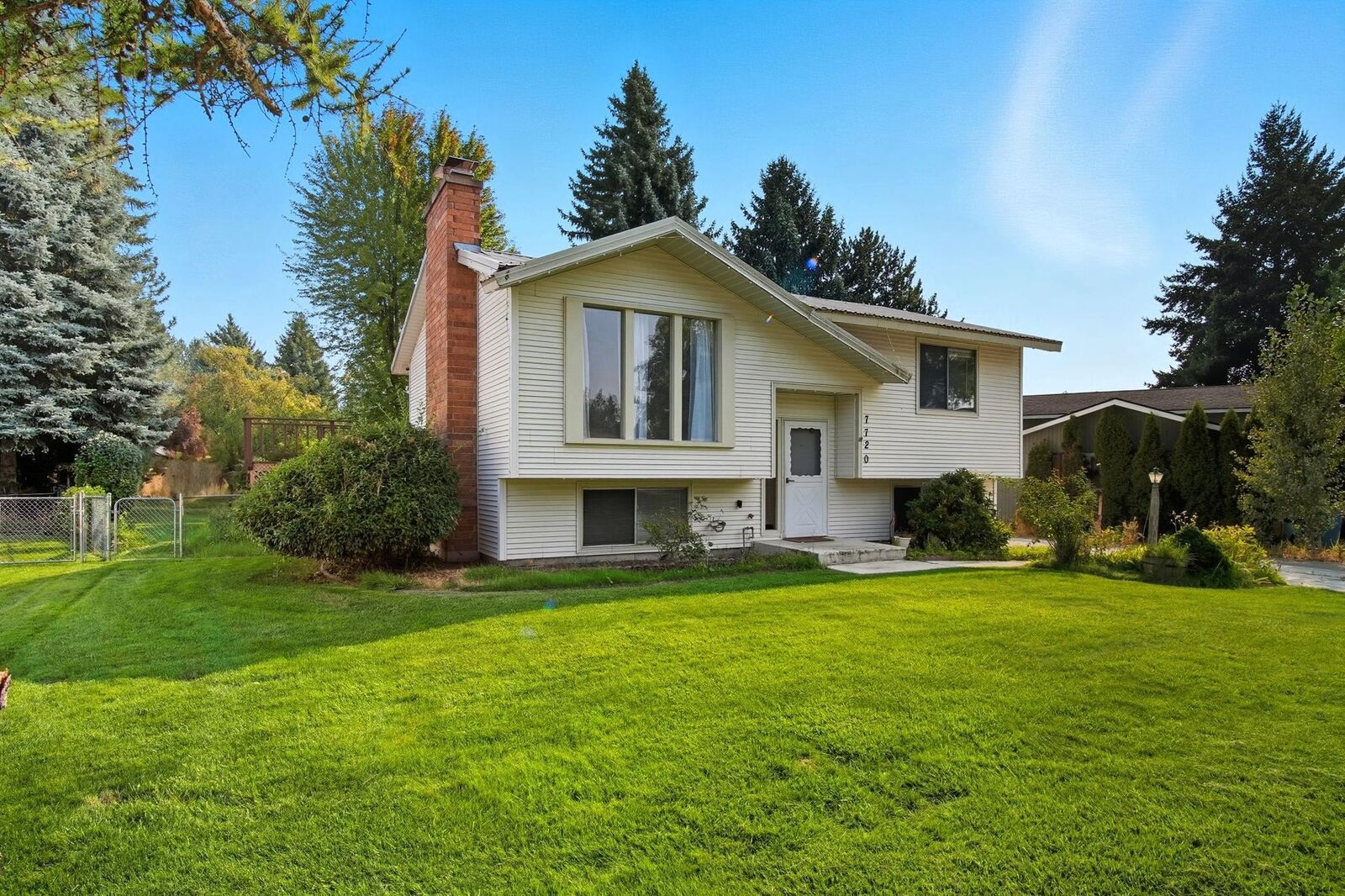 Property Photo:  7720 N Dakota St  WA 99208 