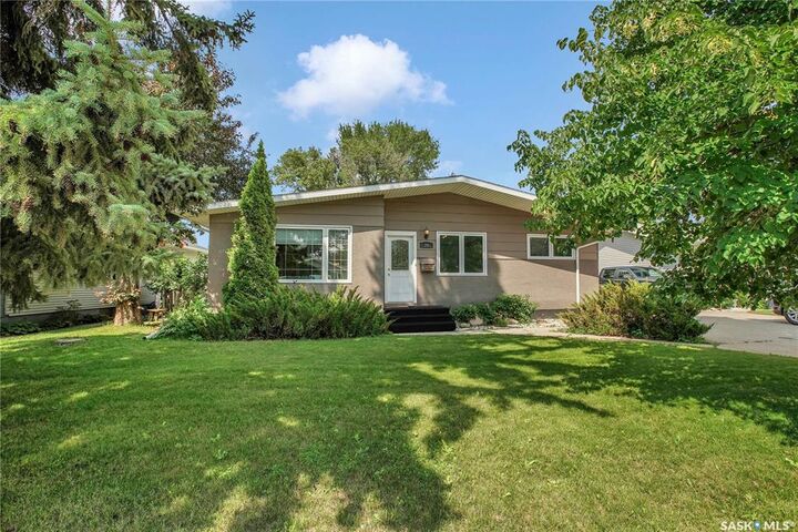 26 Columbia Drive  Saskatoon SK S7K 1E5 photo