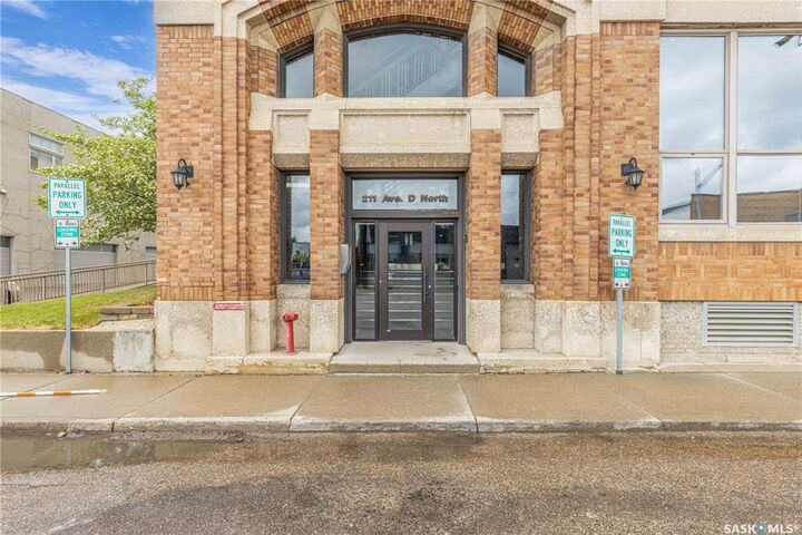 Property Photo:  211 D Avenue N 404  SK S7L 1M7 
