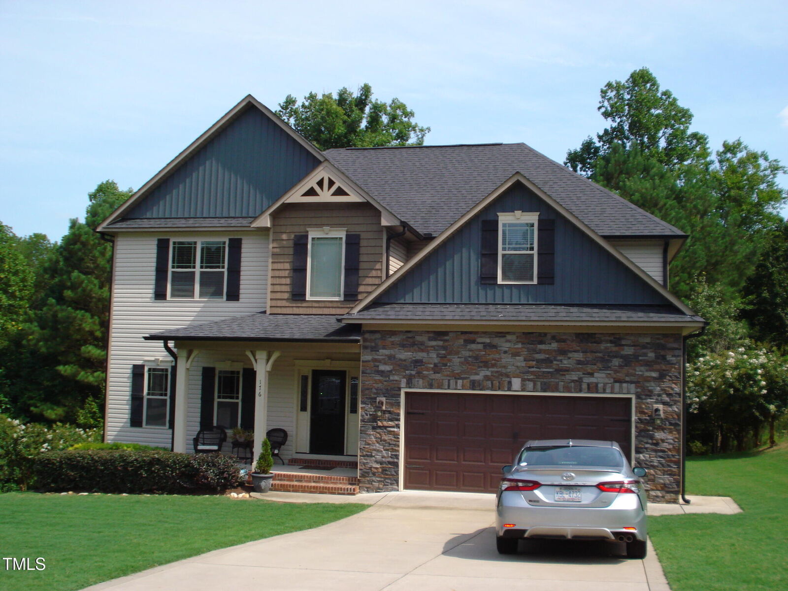 Property Photo: 176 Northcliff Court NC 27527