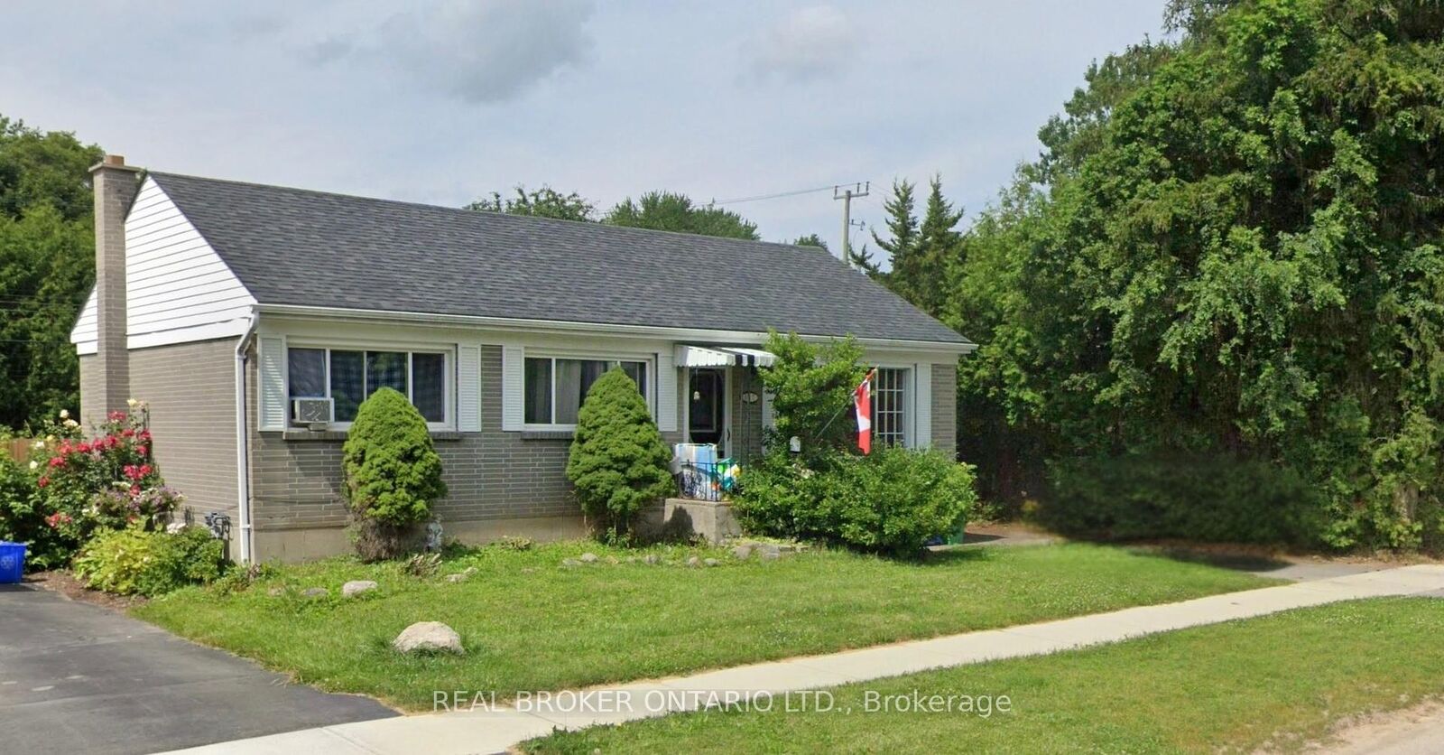 Property Photo: 887 Philip Street ON K9H 6E4