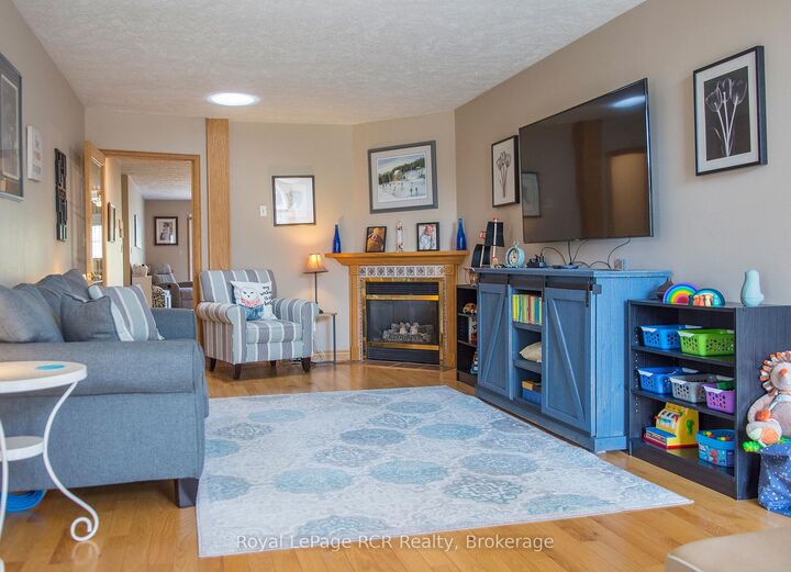 Property Photo: 872 9th A East Avenue ON N4K 6Y6