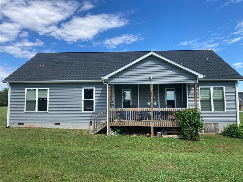 Property Photo: 1902 Queen Drive SC 29691