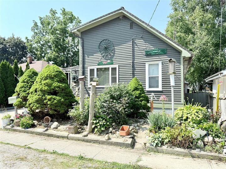 Property Photo: 419 Emily Street ON N8A 4K4