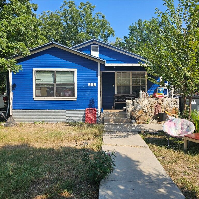 Property Photo:  212 Saltillo Street  TX 78666 