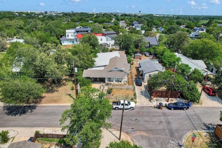 Property Photo: 3810 E 16th Street E TX 78721