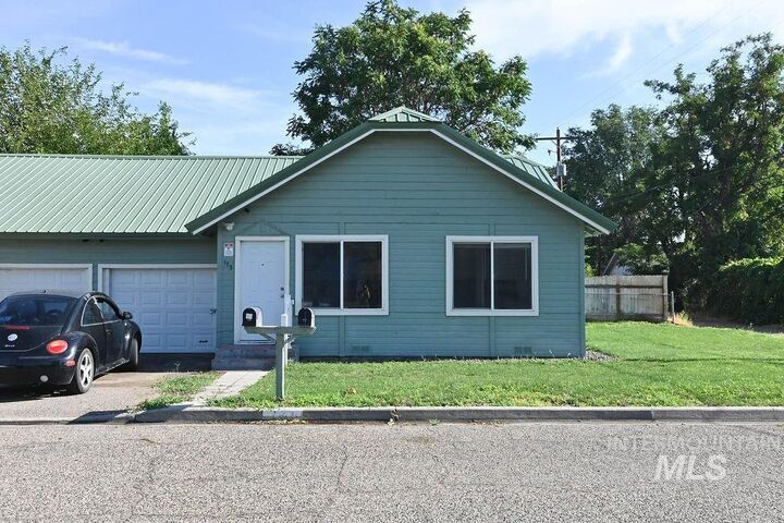 Property Photo: 173 NW 7th Ave OR 97914