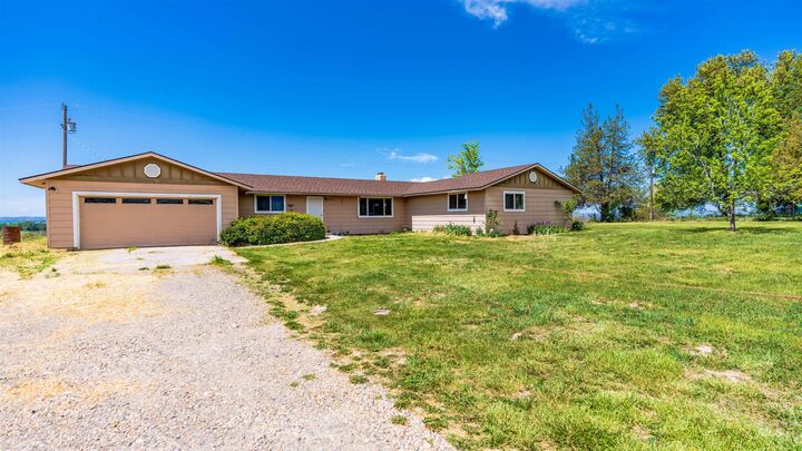 Property Photo: 3915 E 1st Lane ID 83660