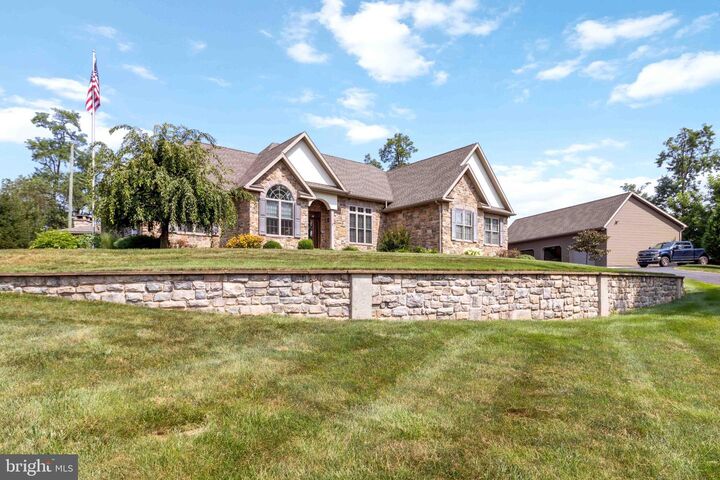 Property Photo: 400 Autumn Drive PA 17015
