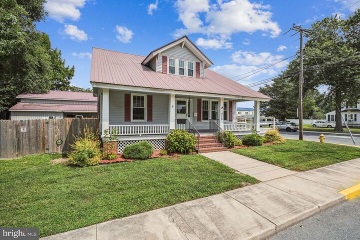 Property Photo:  713 E Grove Street  DE 19940 