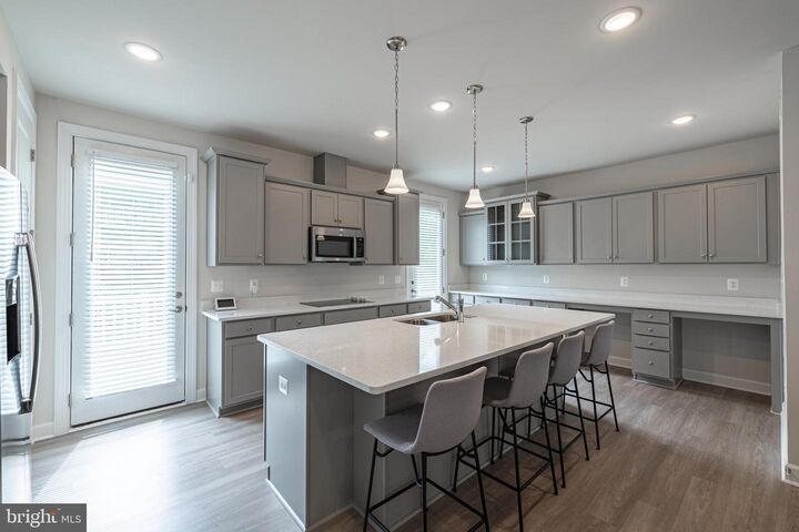 Property Photo: 7207 Mountaineer Drive VA 22306