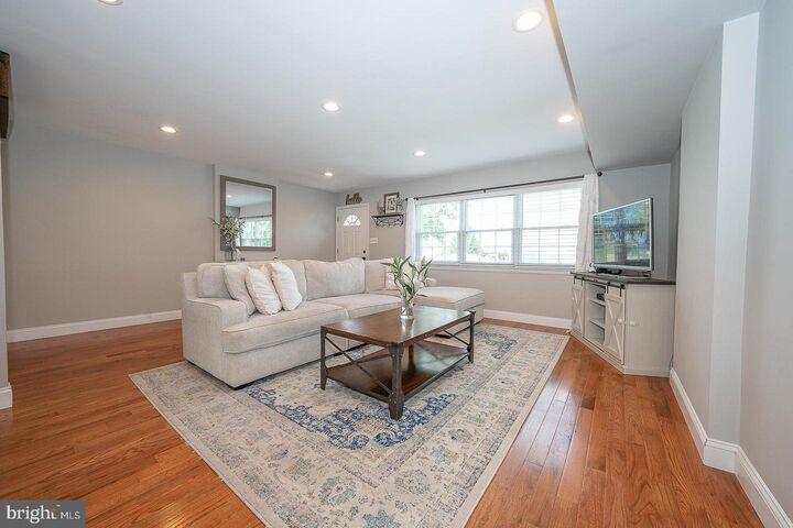 Property Photo: 510 Lancaster Court 494 PA 19335