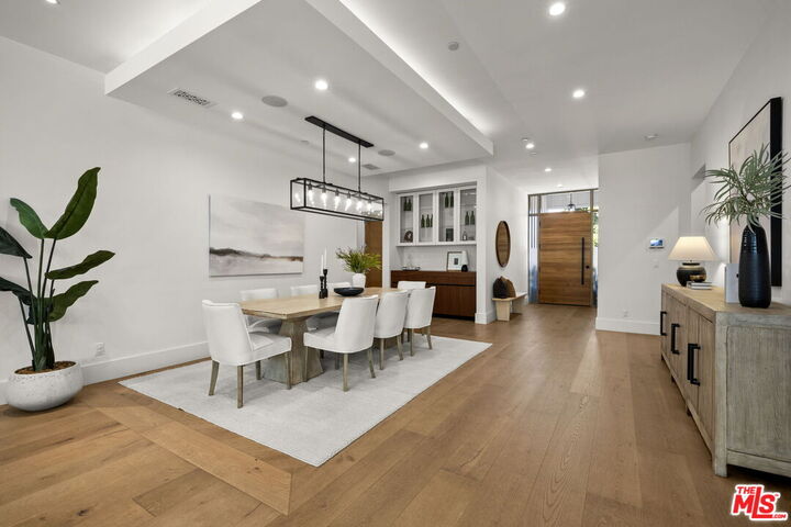 Property Photo: 5011 Stern Ave CA 91423