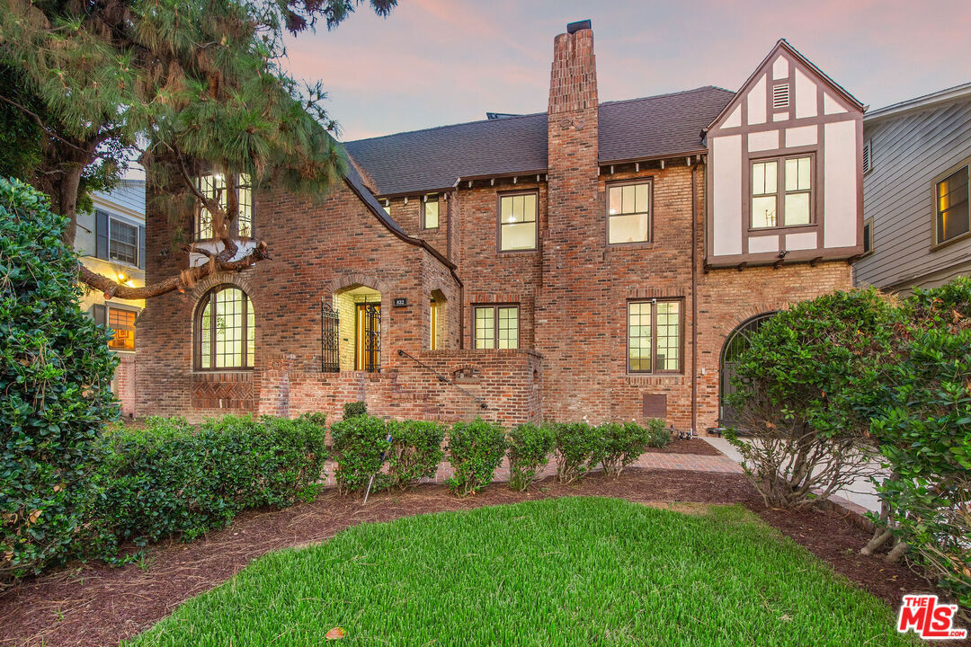 Property Photo:  832 S Plymouth Blvd  CA 90005 