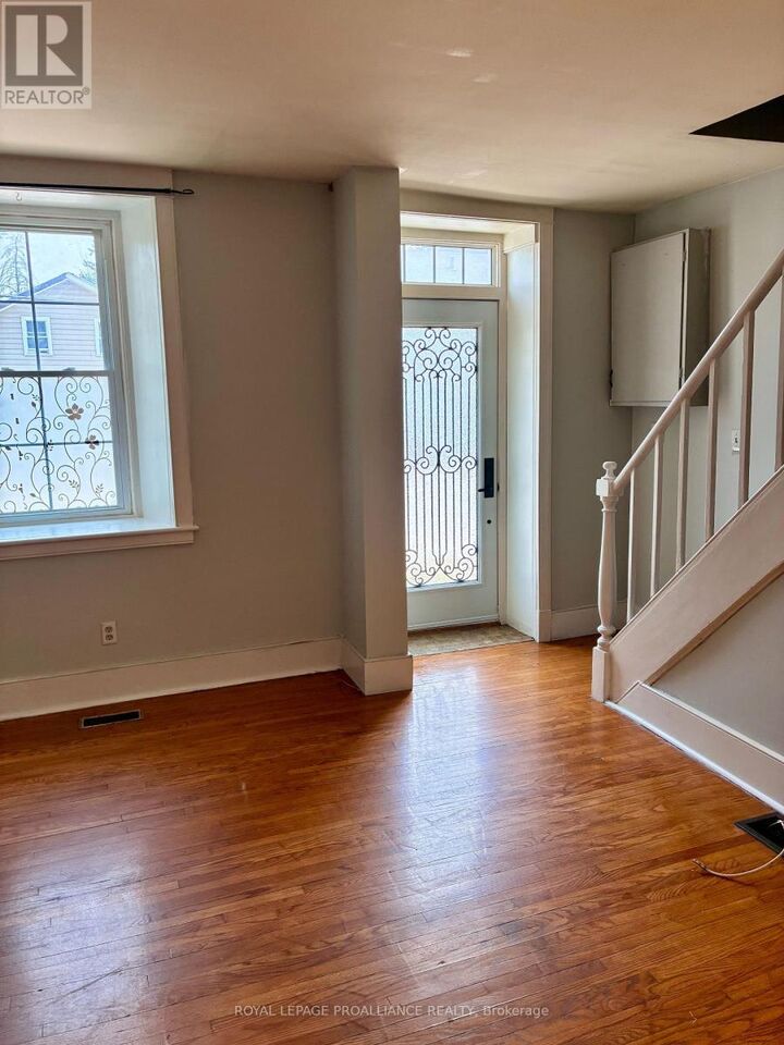 Property Photo:  20 Murney Street  ON K8P 3N6 