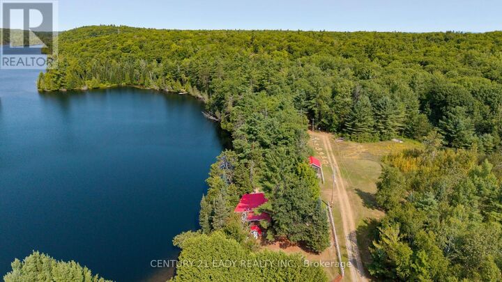Photo de la propriété: 2243 Chapeski Lane ON K7V 3Z8
