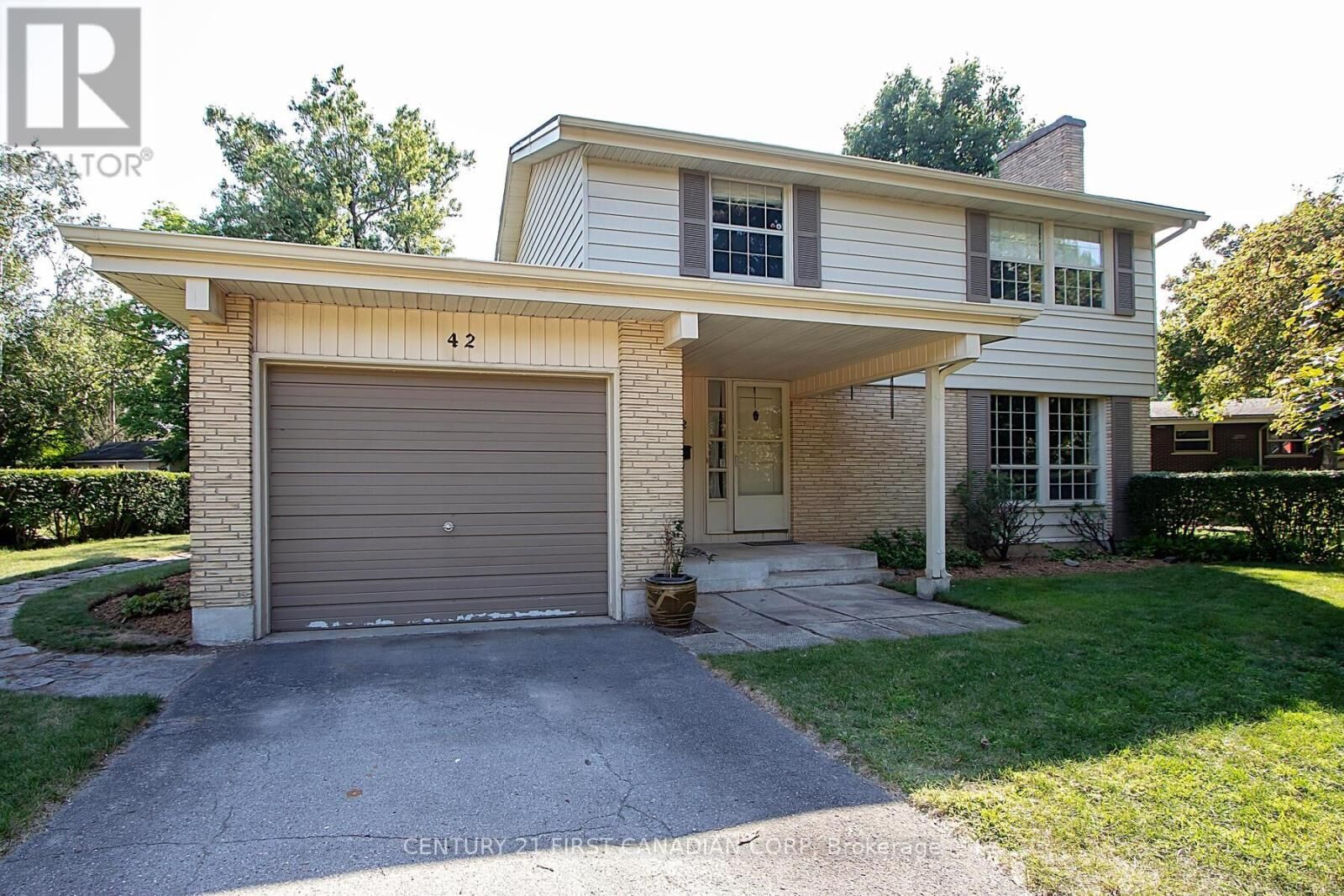 Photo de la propriété: 42 Naomee Crescent ON N6H 3T4
