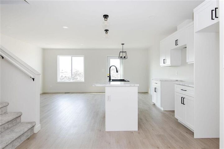 Property Photo:  65 Kootenay Way  MB R5G 2Y1 