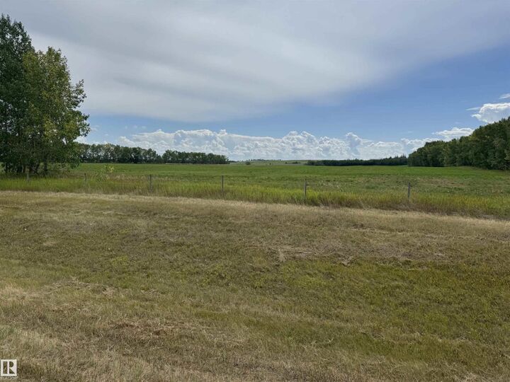 Property Photo:  . .  AB T0B 4K0 