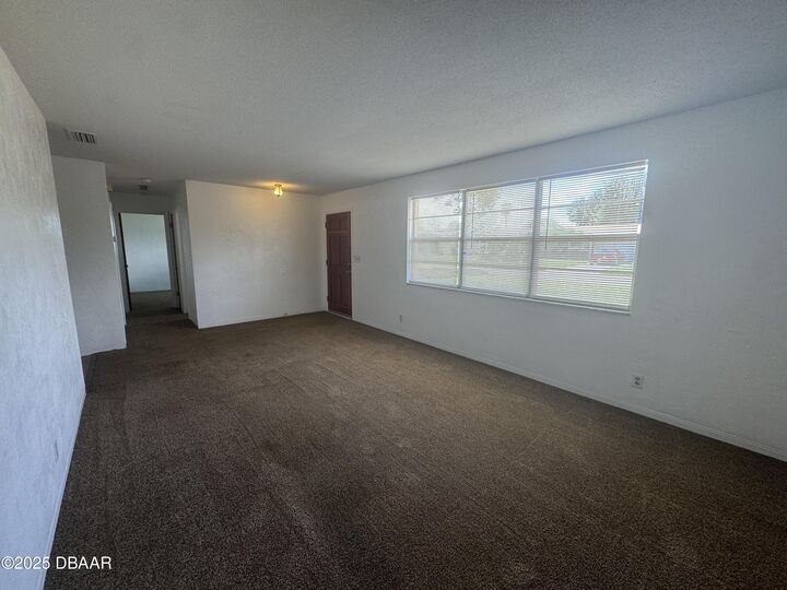 Property Photo: 2411 Kenilworth Avenue FL 32119