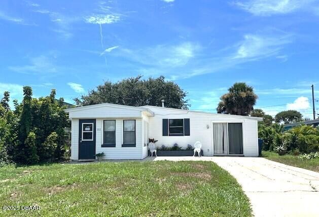 Property Photo: 151 Holland Road FL 32176