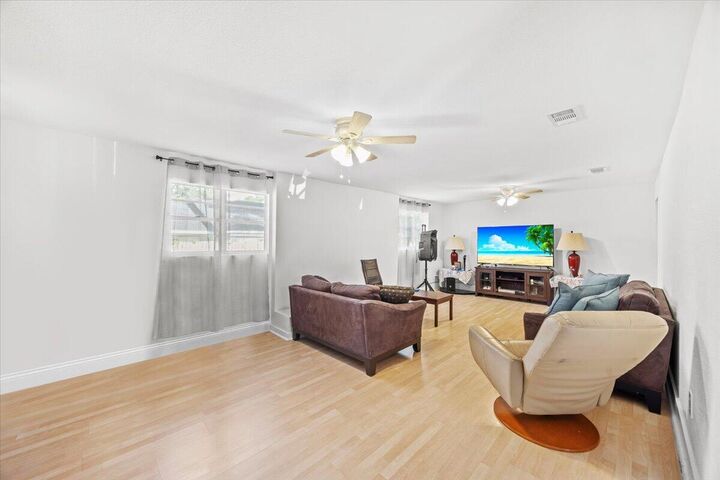 Property Photo:  105 NW Lincoln Drive  FL 32547 