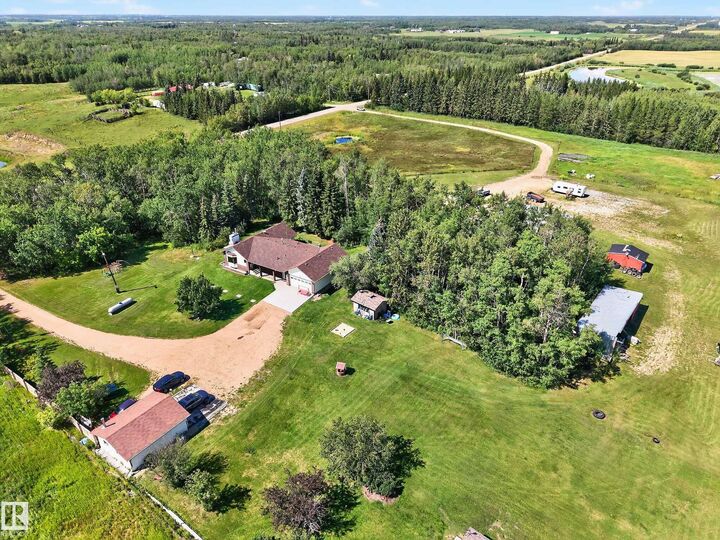 Photo de la propriété:  50069 Range Road 231  AB T0B 3M3 
