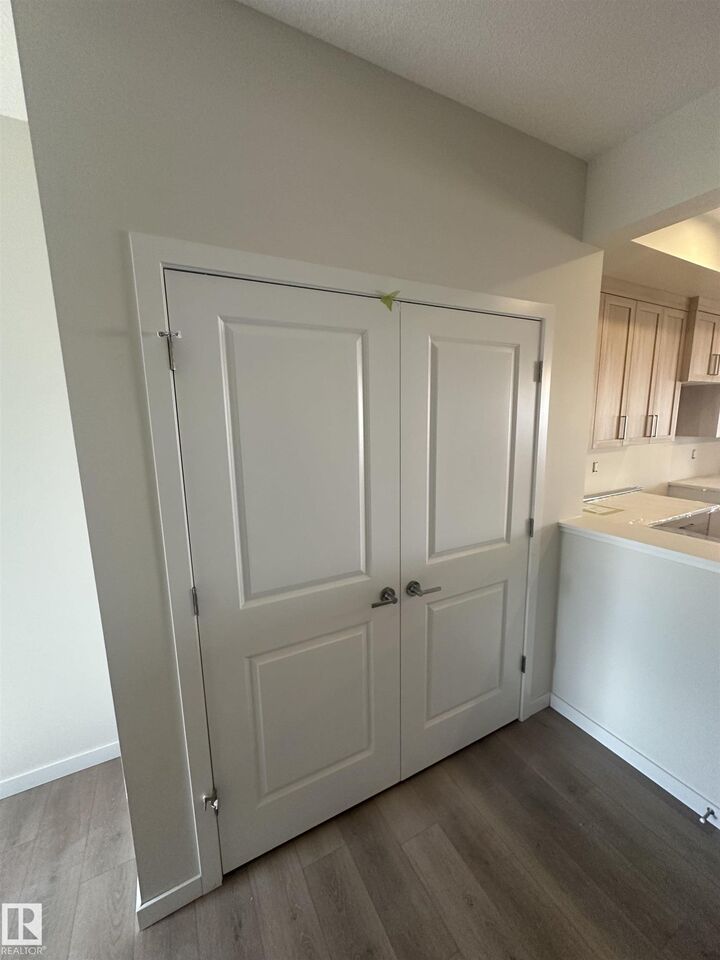Photo de la propriété:  9104 Elves Loop NW  AB T6M 3G2 