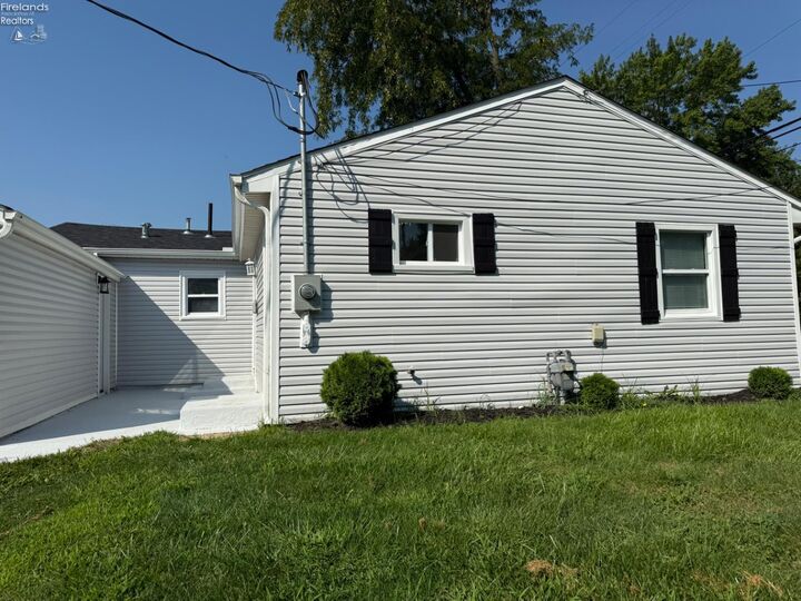 Property Photo:  516 Woodlawn Avenue  OH 44870 