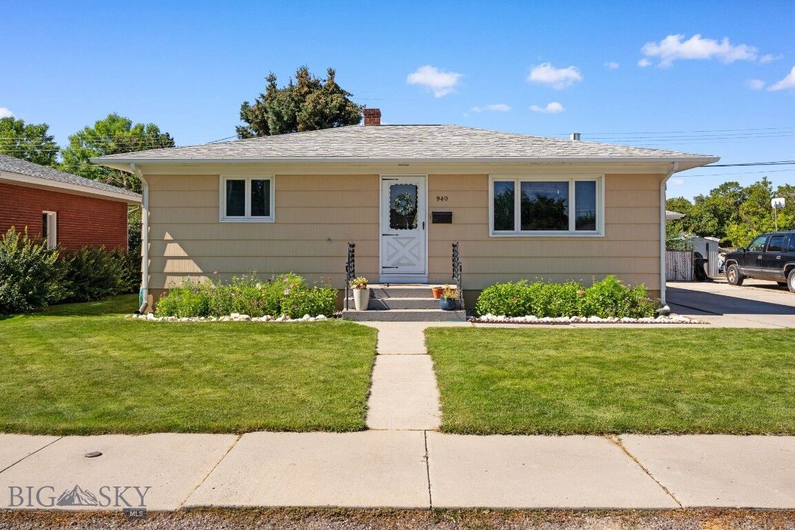 Property Photo: 940 E Parkview Court MT 59725