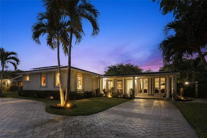 Property Photo: 2501 NW 8th Ave FL 33311