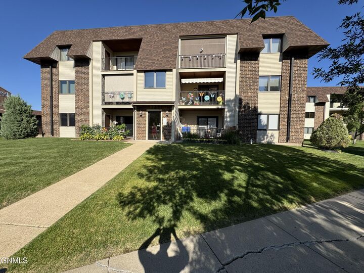 2723 Gateway Avenue 1  Bismarck ND 58503 photo