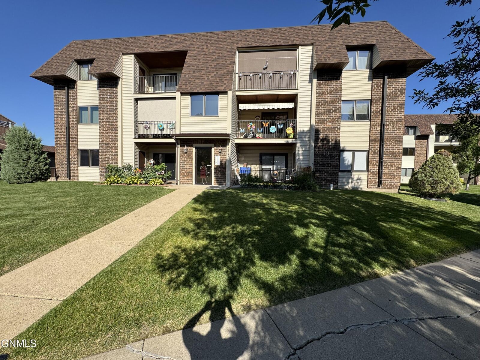 Property Photo:  2723 Gateway Avenue 1  ND 58503 