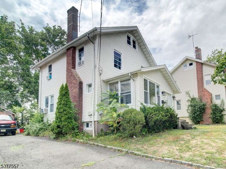 Property Photo:  82 S Roosevelt Sq  NJ 07631 