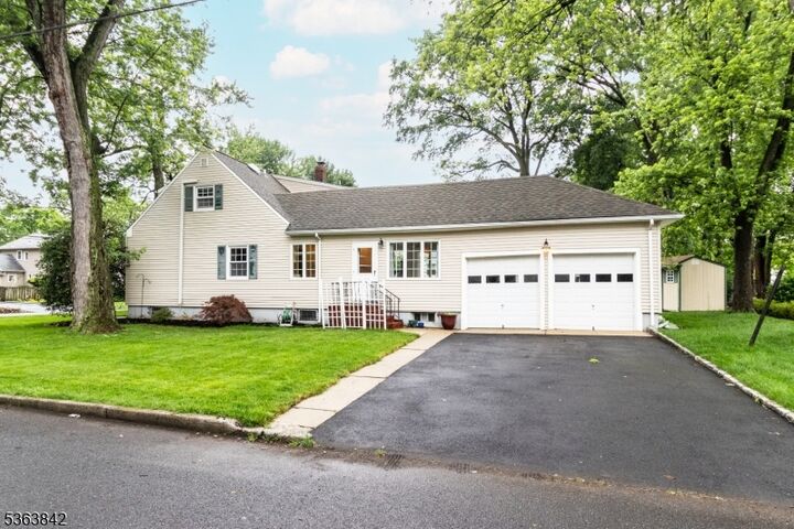 Property Photo:  27 Poplar Pl  NJ 07023 