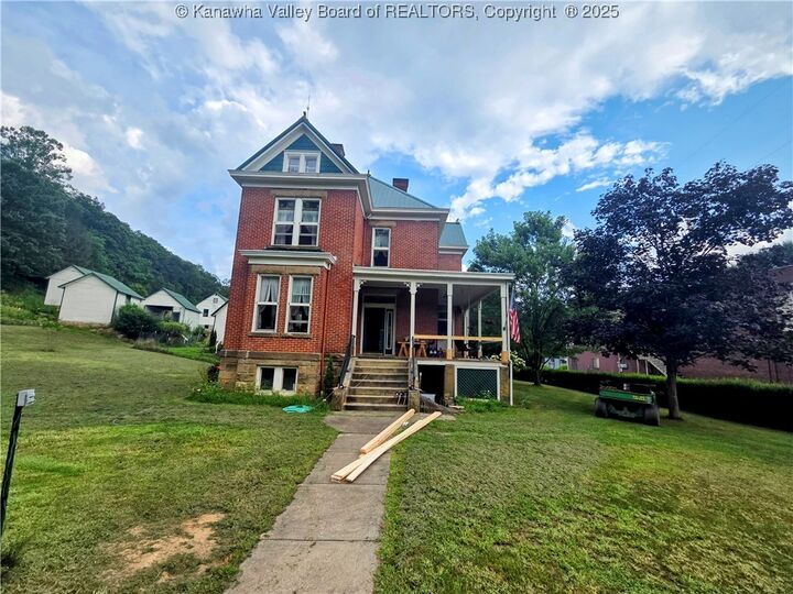 Property Photo:  512 Walgrove Road  WV 25071 