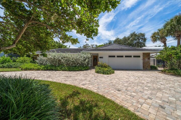 Property Photo: 811 Osceola Road FL 33756