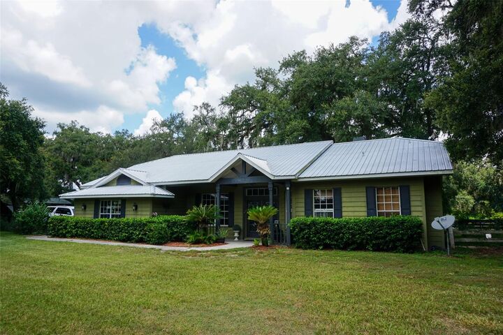 Property Photo: 4457 Cr 542H FL 33513