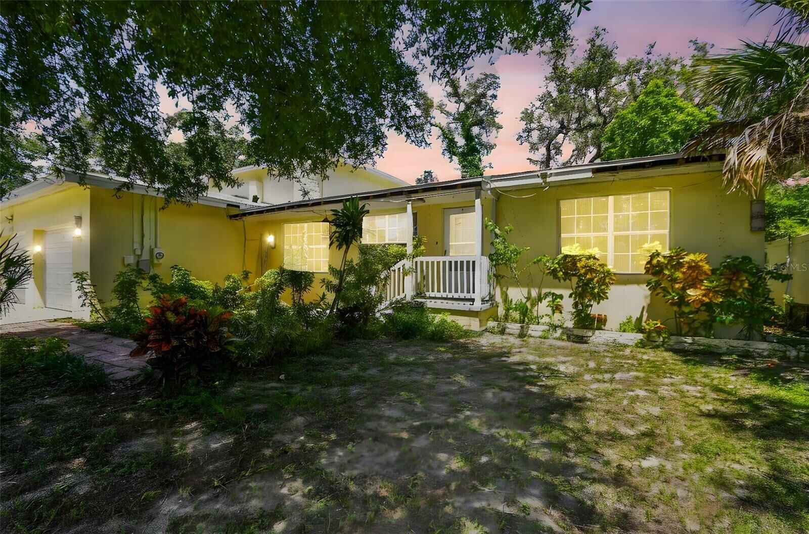 Property Photo: 1377 S Washington Avenue FL 33756