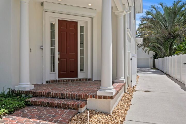 Property Photo: 2604 W Tyson Avenue FL 33611